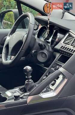 Позашляховик / Кросовер Peugeot 3008 2015 в 