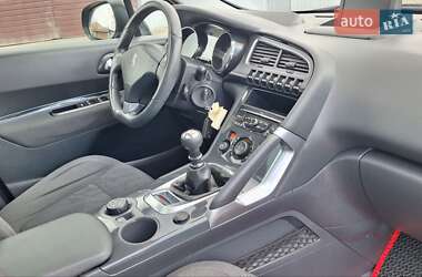 Позашляховик / Кросовер Peugeot 3008 2012 в 