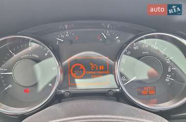 Позашляховик / Кросовер Peugeot 3008 2012 в 