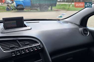 Позашляховик / Кросовер Peugeot 3008 2012 в 