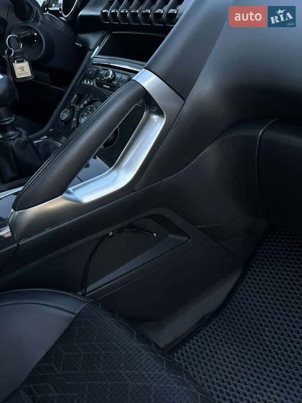 Позашляховик / Кросовер Peugeot 3008 2014 в Львові