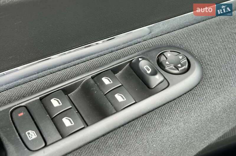 Внедорожник / Кроссовер Peugeot 3008 2015 в Ровно