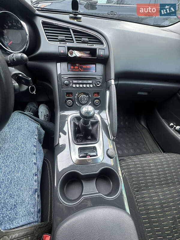Позашляховик / Кросовер Peugeot 3008 2011 в Львові фото 8 Позашляховик / Кросовер Peugeot 3008 2011 в Львові