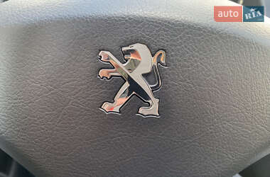 Позашляховик / Кросовер Peugeot 3008 2014 в 