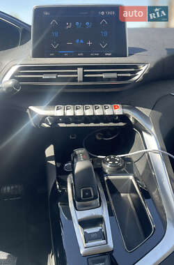 Позашляховик / Кросовер Peugeot 3008 2020 в 