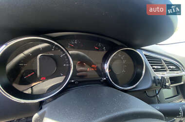 Позашляховик / Кросовер Peugeot 3008 2010 в 