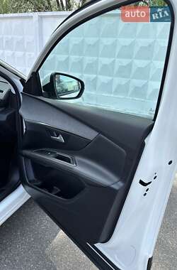 Позашляховик / Кросовер Peugeot 3008 2019 в 
