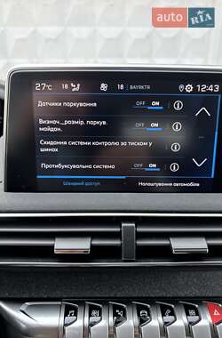 Позашляховик / Кросовер Peugeot 3008 2019 в 