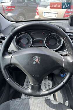 Позашляховик / Кросовер Peugeot 3008 2012 в 
