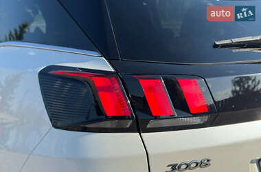 Позашляховик / Кросовер Peugeot 3008 2018 в 