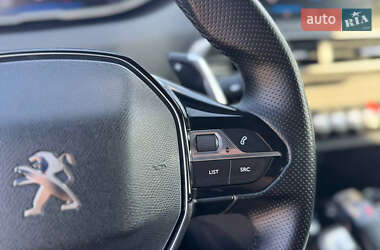 Позашляховик / Кросовер Peugeot 3008 2018 в 