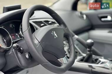 Позашляховик / Кросовер Peugeot 3008 2011 в 