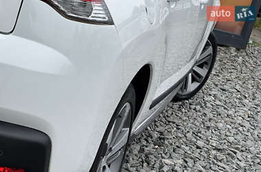 Позашляховик / Кросовер Peugeot 3008 2015 в 
