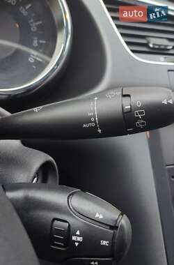 Позашляховик / Кросовер Peugeot 3008 2011 в 