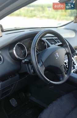 Позашляховик / Кросовер Peugeot 3008 2011 в 