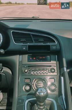 Позашляховик / Кросовер Peugeot 3008 2011 в 