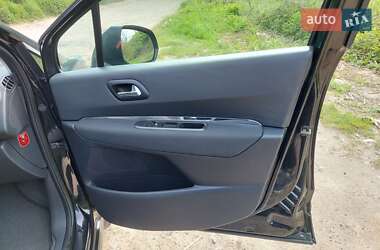 Позашляховик / Кросовер Peugeot 3008 2014 в 