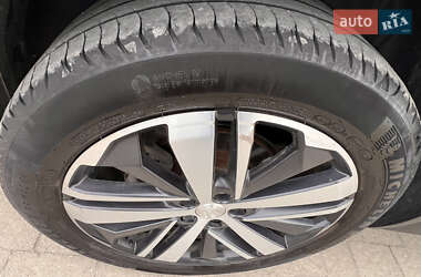Внедорожник / Кроссовер Peugeot 3008 2019 в 