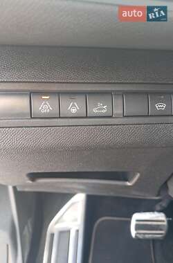 Позашляховик / Кросовер Peugeot 3008 2022 в 