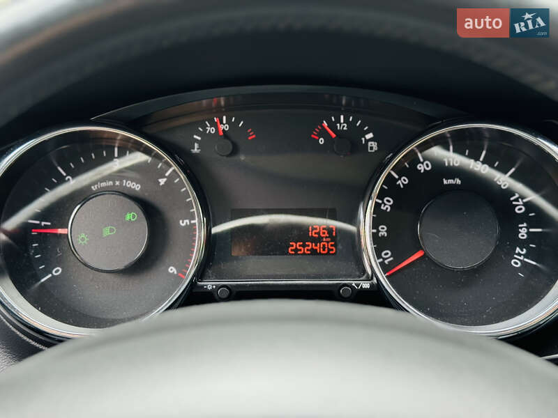 Позашляховик / Кросовер Peugeot 3008 2010 в Чернівцях