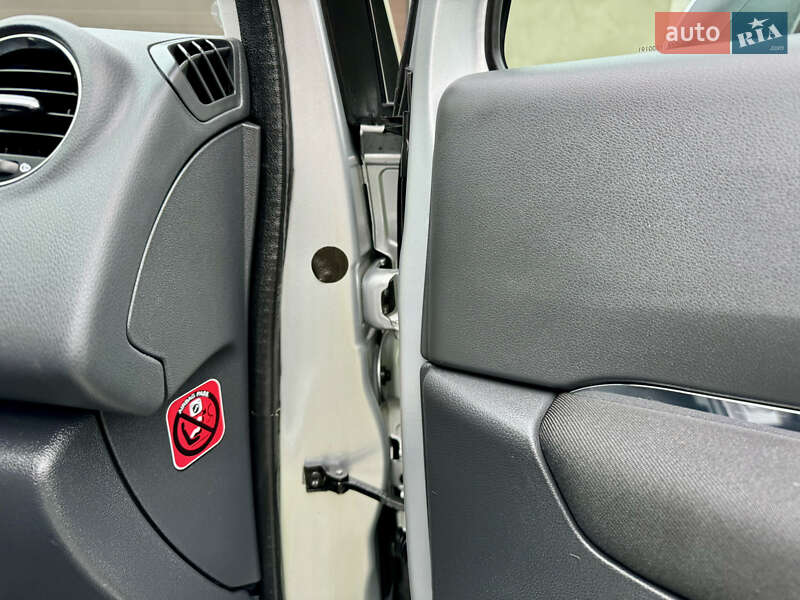 Позашляховик / Кросовер Peugeot 3008 2011 в Луцьку