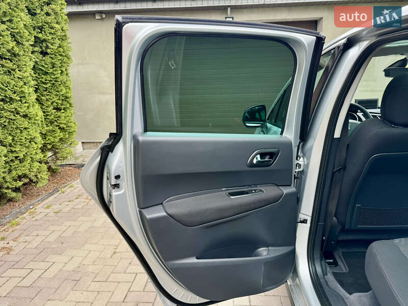 Позашляховик / Кросовер Peugeot 3008 2011 в Луцьку