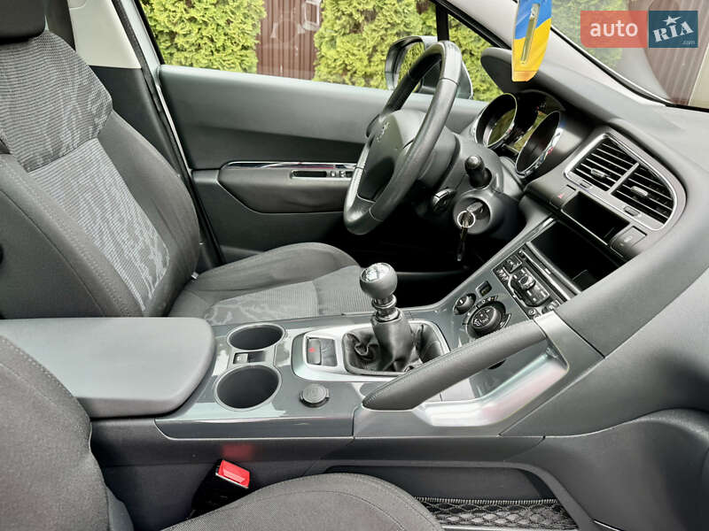Позашляховик / Кросовер Peugeot 3008 2011 в Луцьку