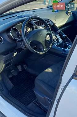 Позашляховик / Кросовер Peugeot 3008 2010 в 