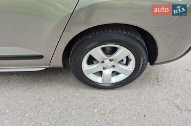 Внедорожник / Кроссовер Peugeot 3008 2011 в 