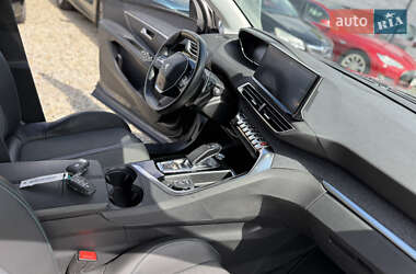 Позашляховик / Кросовер Peugeot 3008 2021 в 