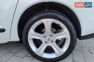 Внедорожник / Кроссовер Peugeot 3008 2011 в 