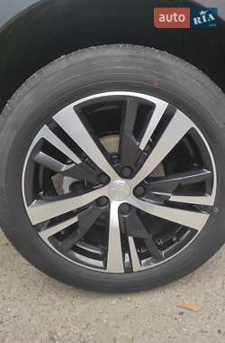 Внедорожник / Кроссовер Peugeot 3008 2017 в 
