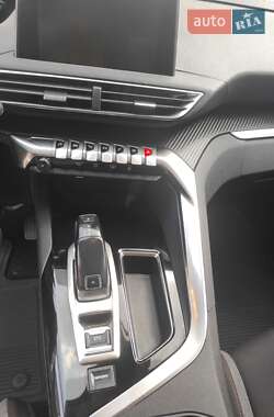 Внедорожник / Кроссовер Peugeot 3008 2017 в 
