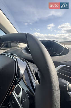 Внедорожник / Кроссовер Peugeot 3008 2018 в 