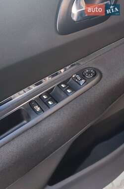 Внедорожник / Кроссовер Peugeot 3008 2010 в 