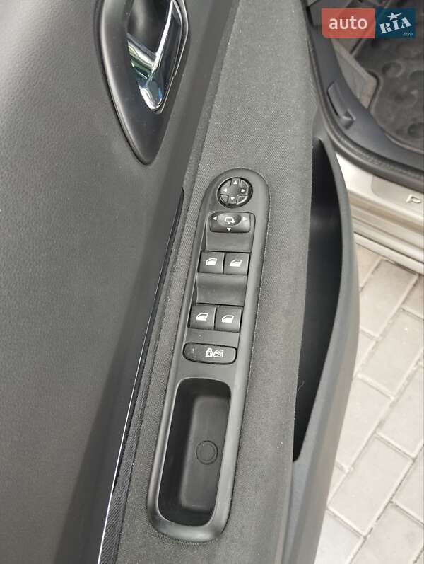 Позашляховик / Кросовер Peugeot 3008 2012 в Вишгороді