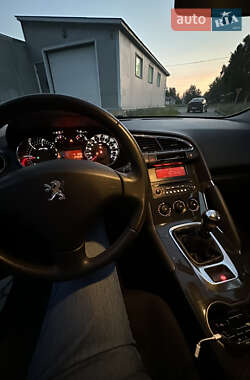 Позашляховик / Кросовер Peugeot 3008 2014 в 