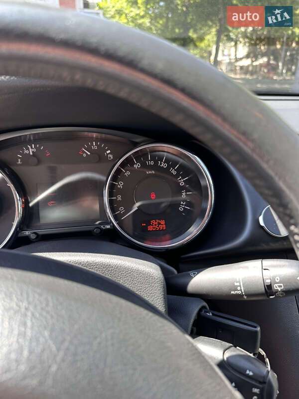 Позашляховик / Кросовер Peugeot 3008 2012 в Миколаєві