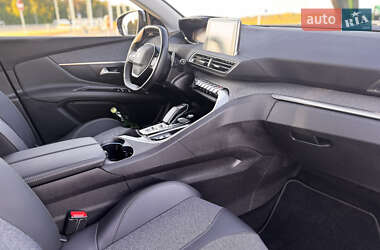 Позашляховик / Кросовер Peugeot 3008 2021 в 