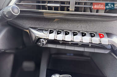 Позашляховик / Кросовер Peugeot 3008 2021 в 