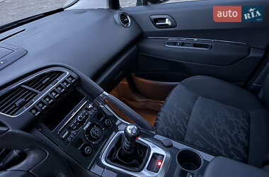 Позашляховик / Кросовер Peugeot 3008 2012 в 