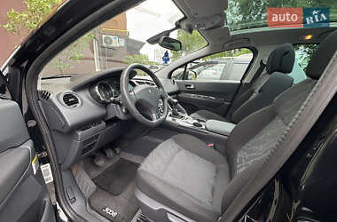 Позашляховик / Кросовер Peugeot 3008 2012 в 
