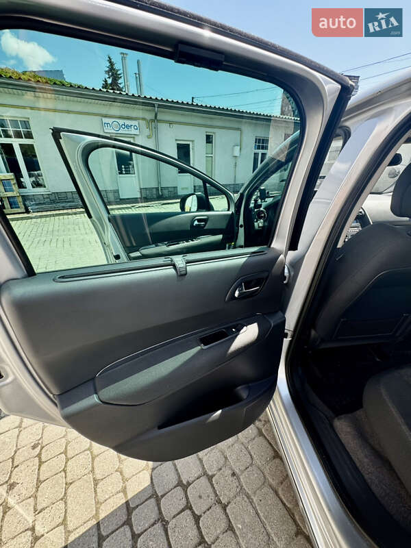 Позашляховик / Кросовер Peugeot 3008 2011 в Львові