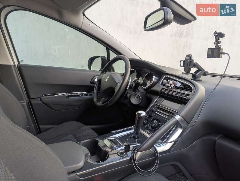 Позашляховик / Кросовер Peugeot 3008 2012 в Львові
