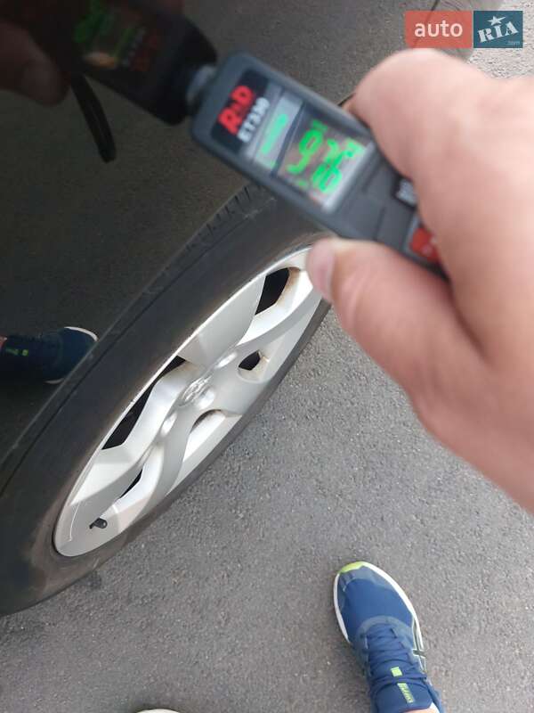 Внедорожник / Кроссовер Peugeot 3008 2015 в Киеве