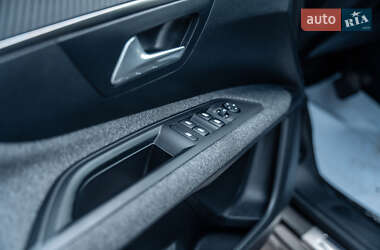 Позашляховик / Кросовер Peugeot 3008 2020 в 