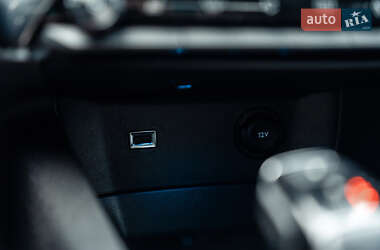 Позашляховик / Кросовер Peugeot 3008 2020 в 