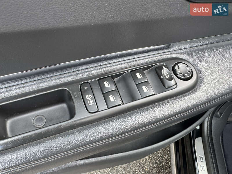 Внедорожник / Кроссовер Peugeot 3008 2012 в Киеве