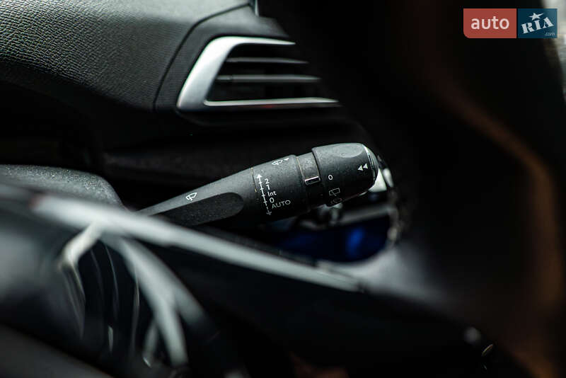 Внедорожник / Кроссовер Peugeot 3008 2016 в Киеве