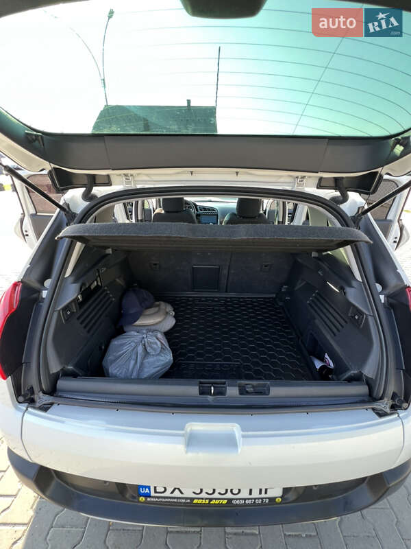 Внедорожник / Кроссовер Peugeot 3008 2011 в Черновцах